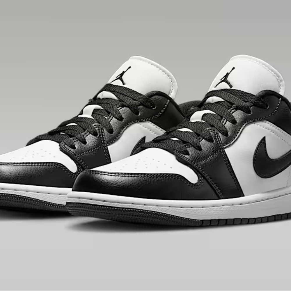 Air Jordan 1 Low Black and White, Size M9.0/W10.5